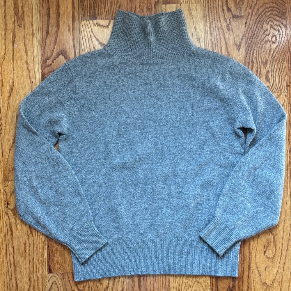 Vince 100%‎ Cashmere Gray Turtleneck Sweater Women’s size XS